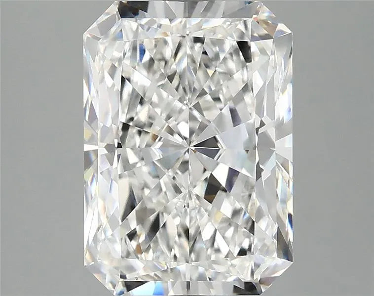 3.97ct Radiant Lab Grown Diamond (Colour E, Clarity VVS1, IGI Certified)