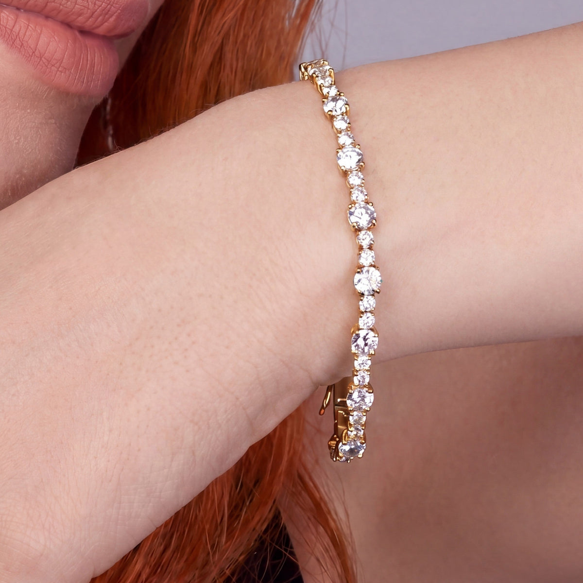 Alternating round tennis bracelet, moissanite stones in 18K Yellow Gold Vermeil